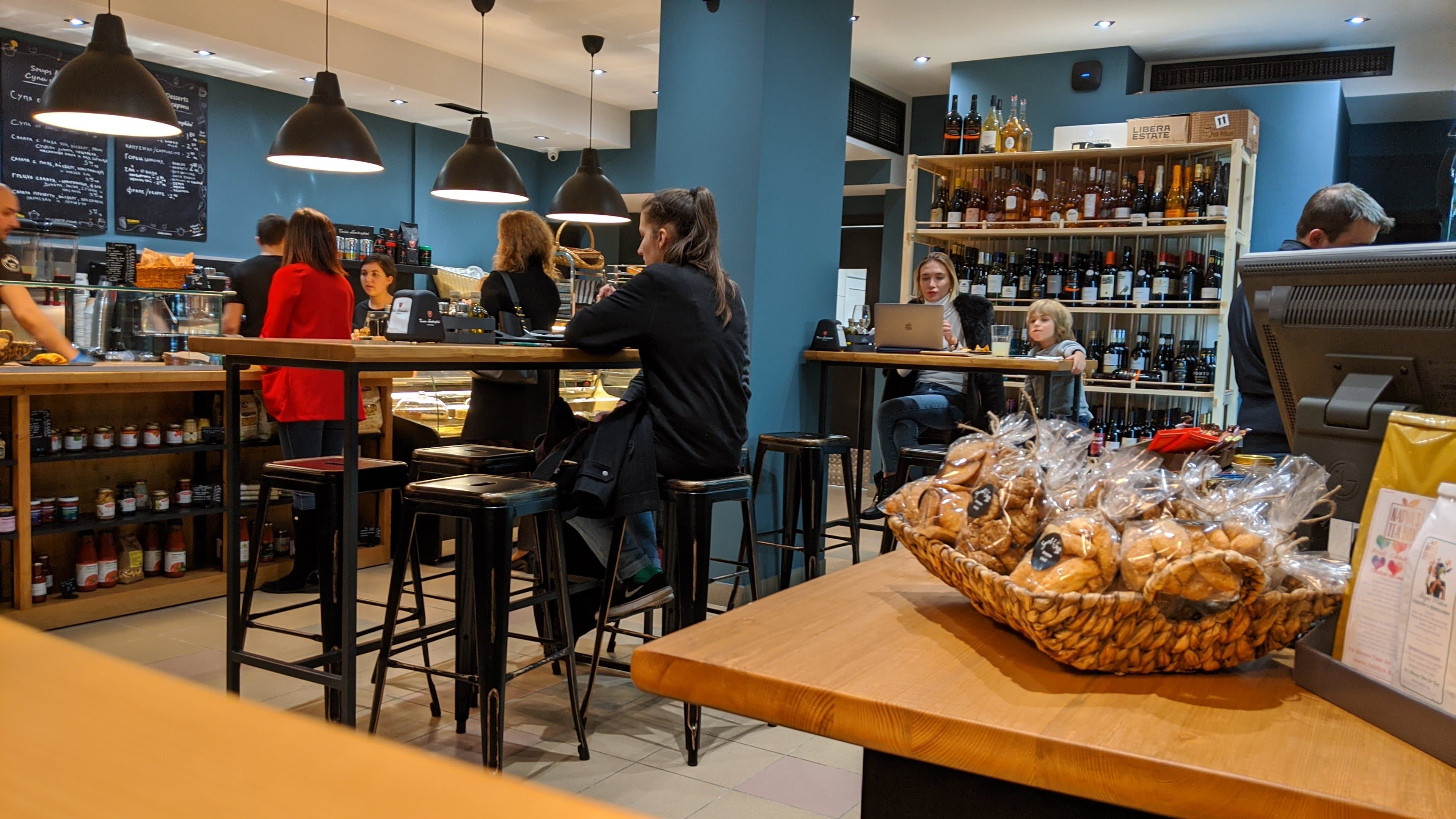 Уютен интериор на Sweet and Salty кафе